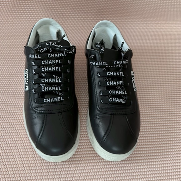 CHANEL Black and White Sneakers - Picture 4 of 16